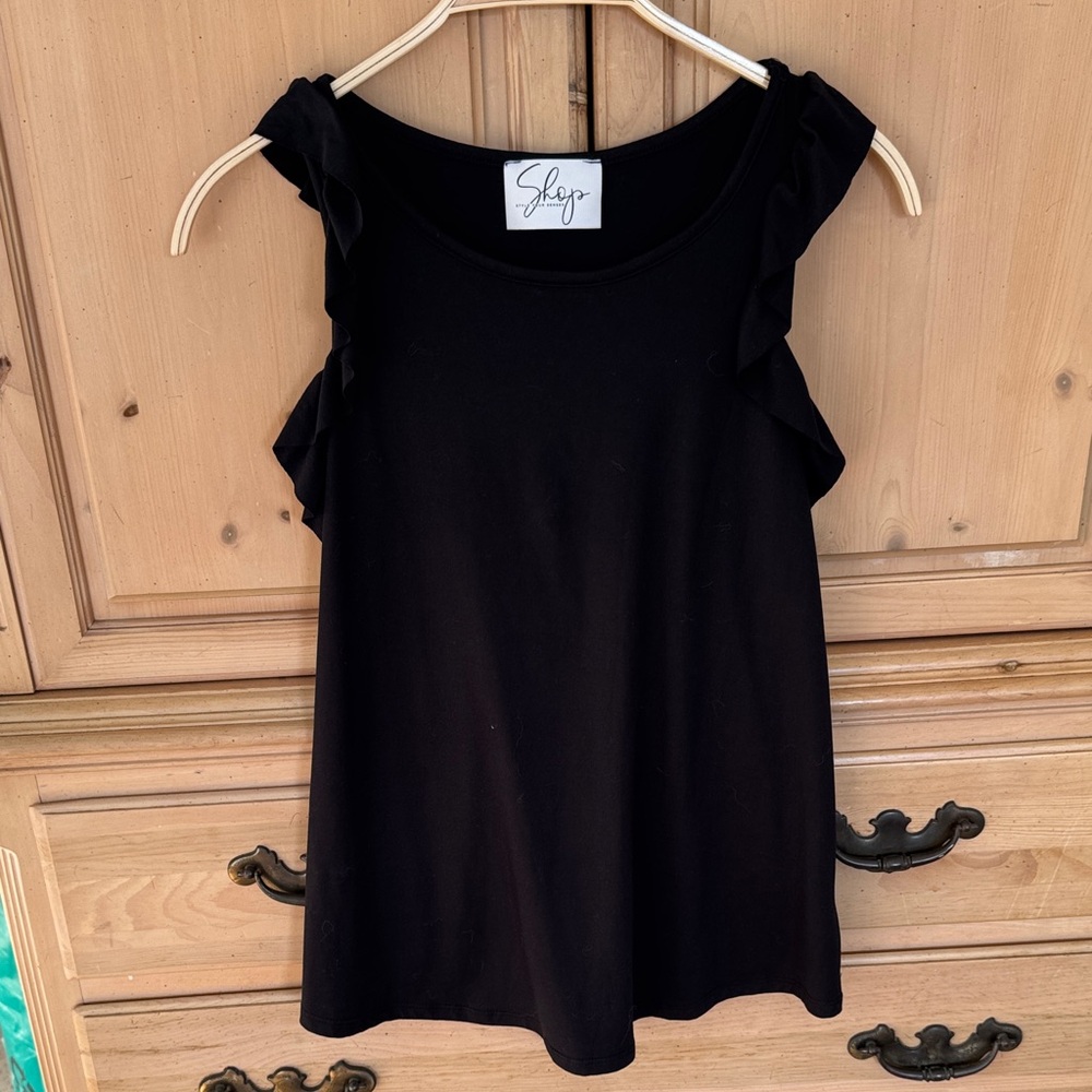NWOT SSYS Sleek Black Ruffle Sleeve Tank Top